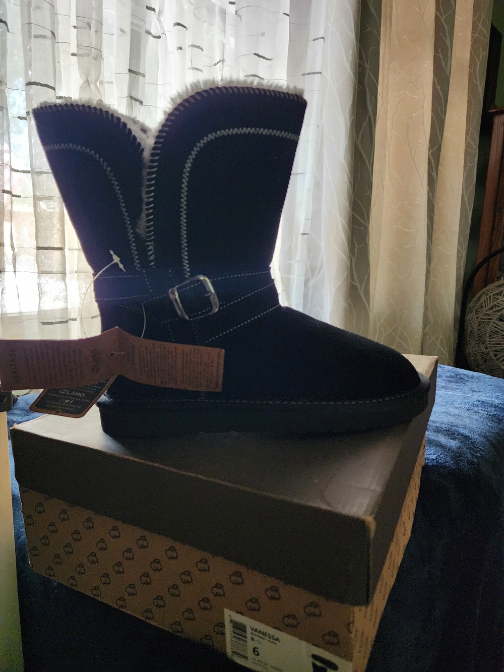 Vabessa LAMO Black Shearling-Lined Short Winter Boots with Buckle
